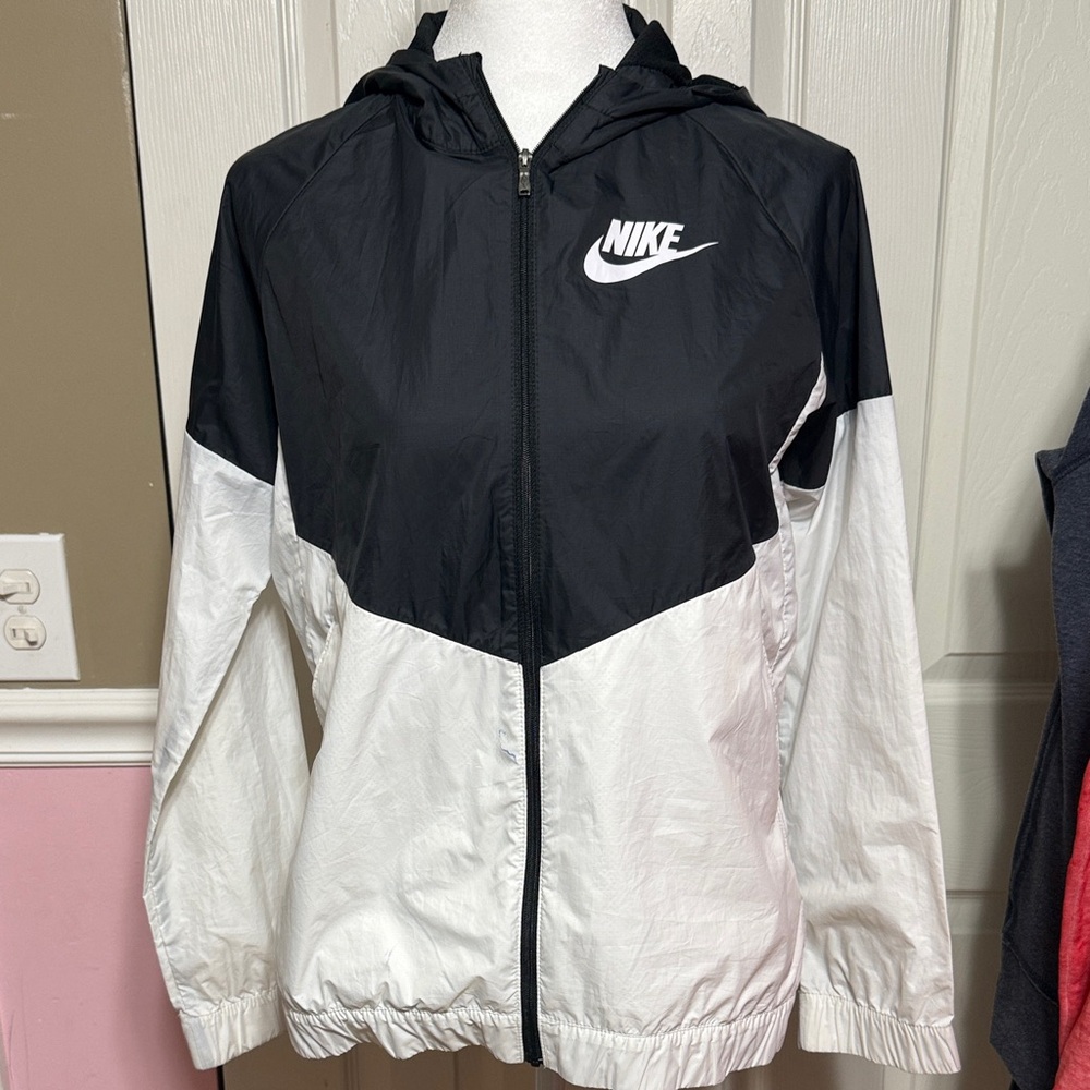 Nike Girls XL Black and White Jacket windbreaker.